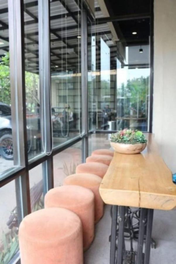 Crew Express Hotel Lubukpakam Exterior foto